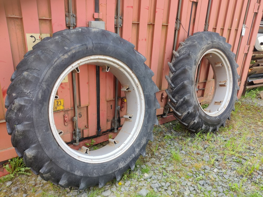 Traktorin renkaat 13.6x36 vannekehillä - Agricultural machinery: picture 5 Traktorin renkaat 13.6x36 vannekehillä - Agricultural machinery: picture 5