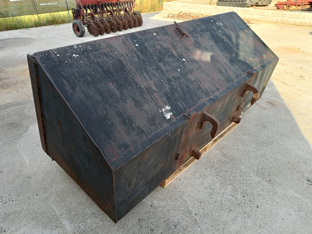 Etukuormaajan kauha 220cm - Loader bucket for Agricultural machinery: picture 4 Etukuormaajan kauha 220cm - Loader bucket for Agricultural machinery: picture 4
