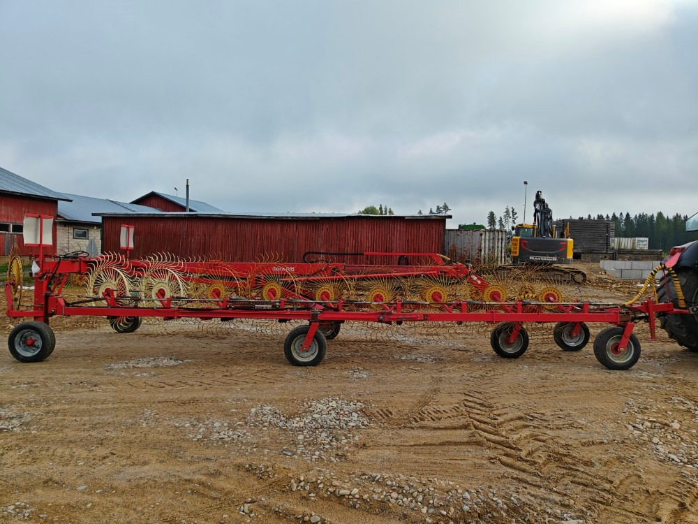 Karhotin Tonutti Millennum V20 Työleveys n. 12 metriä, katso video! - Hay and forage equipment: picture 3 Karhotin Tonutti Millennum V20 Työleveys n. 12 metriä, katso video! - Hay and forage equipment: picture 3