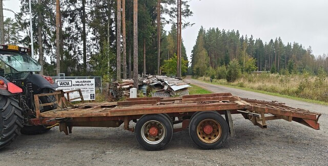 Koneenkuljetuslavetti - hydraulinen - VIDEO - Farm trailer: picture 3 Koneenkuljetuslavetti - hydraulinen - VIDEO - Farm trailer: picture 3