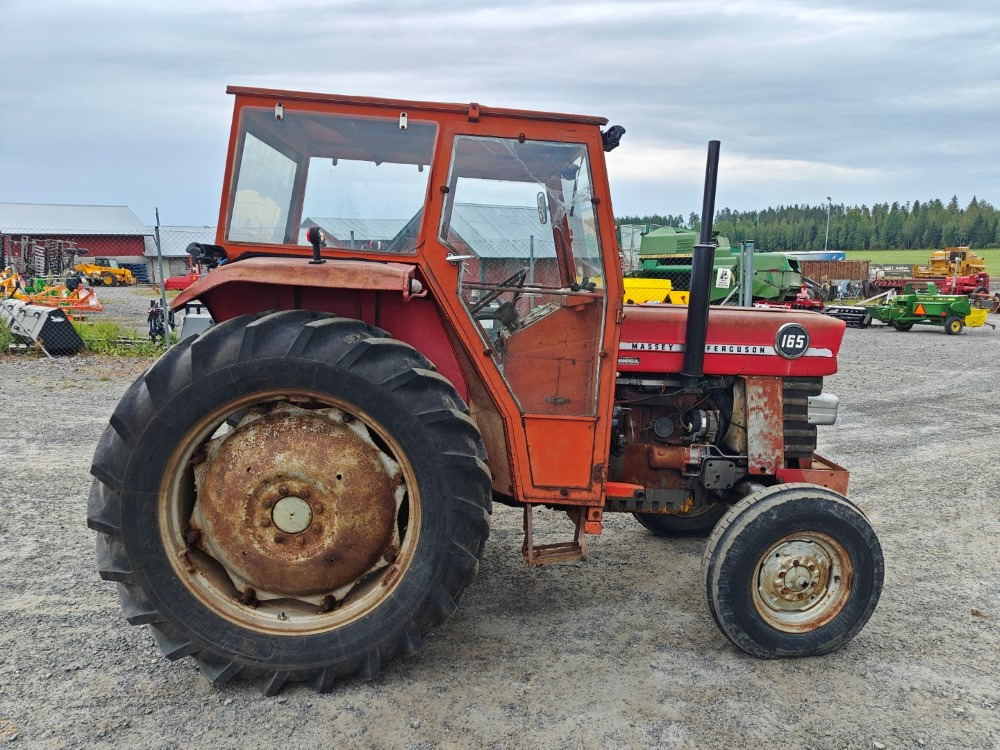 MASSEY FERGUSON 165S traktori, katso video! - Farm tractor: picture 3 MASSEY FERGUSON 165S traktori, katso video! - Farm tractor: picture 3