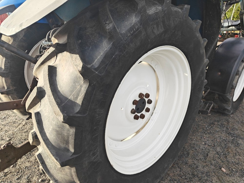 Farm tractor New Holland TS100, ES vaihteisto, ilmastointi, etukuormaaja Ålö Q55, katso video!: picture 12