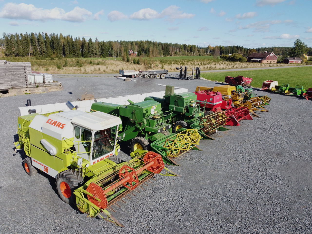 Puimureita / Combine harvesters 6kpl / 6pcs - Claas, John Deere, Massey Ferguson... - Combine harvester: picture 1 Puimureita / Combine harvesters 6kpl / 6pcs - Claas, John Deere, Massey Ferguson... - Combine harvester: picture 1