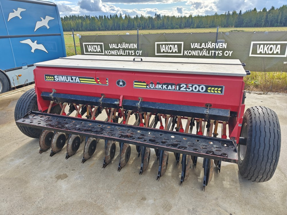 Simulta Junkkari S2500 kiekkovantailla ja alumiinikansilla - Combine seed drill: picture 1 Simulta Junkkari S2500 kiekkovantailla ja alumiinikansilla - Combine seed drill: picture 1