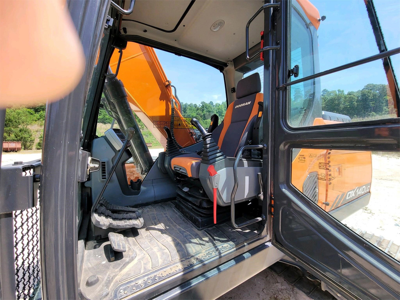 DOOSAN DX140 LC - Walking excavator: picture 5 DOOSAN DX140 LC - Walking excavator: picture 5