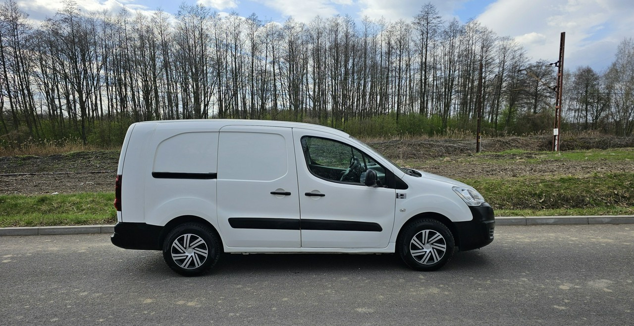 Peugeot Partner long *3-osobowy *mały przebieg* - Small van: picture 4 Peugeot Partner long *3-osobowy *mały przebieg* - Small van: picture 4