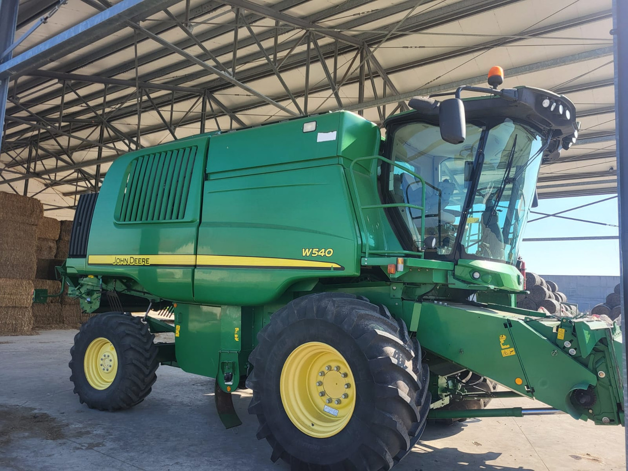 John Deere W540 - Combine harvester: picture 1 John Deere W540 - Combine harvester: picture 1