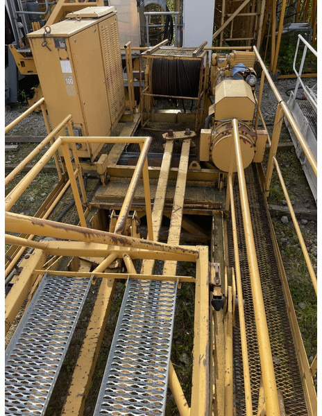 Liebherr 140EC-H10, 1993yom, 40jib, 23,5m huh - Tower crane: picture 3 Liebherr 140EC-H10, 1993yom, 40jib, 23,5m huh - Tower crane: picture 3