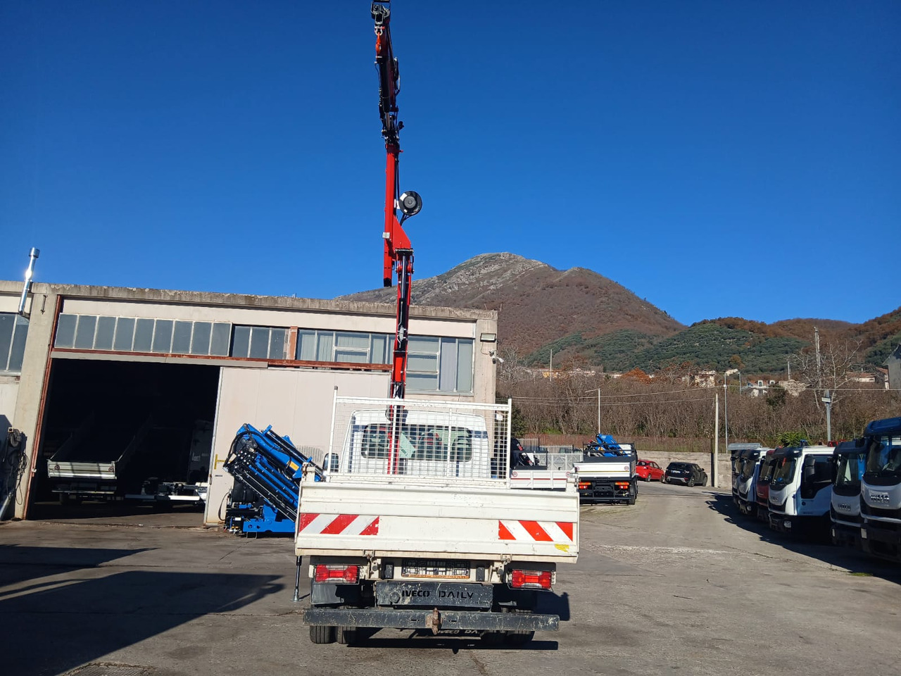 IVECO DAILY 35-120 - Crane truck: picture 3 IVECO DAILY 35-120 - Crane truck: picture 3