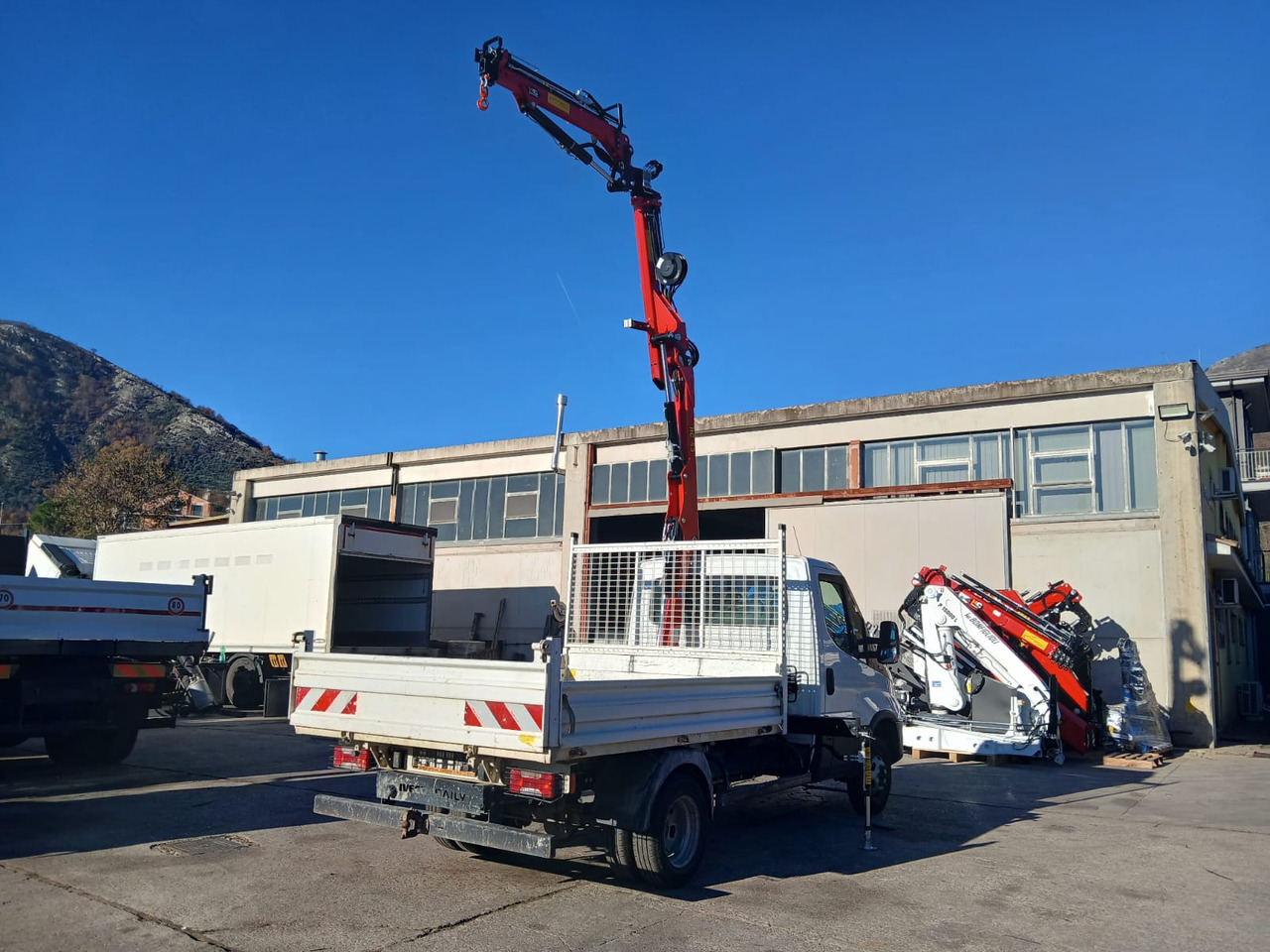 IVECO DAILY 35-120 - Crane truck: picture 5 IVECO DAILY 35-120 - Crane truck: picture 5