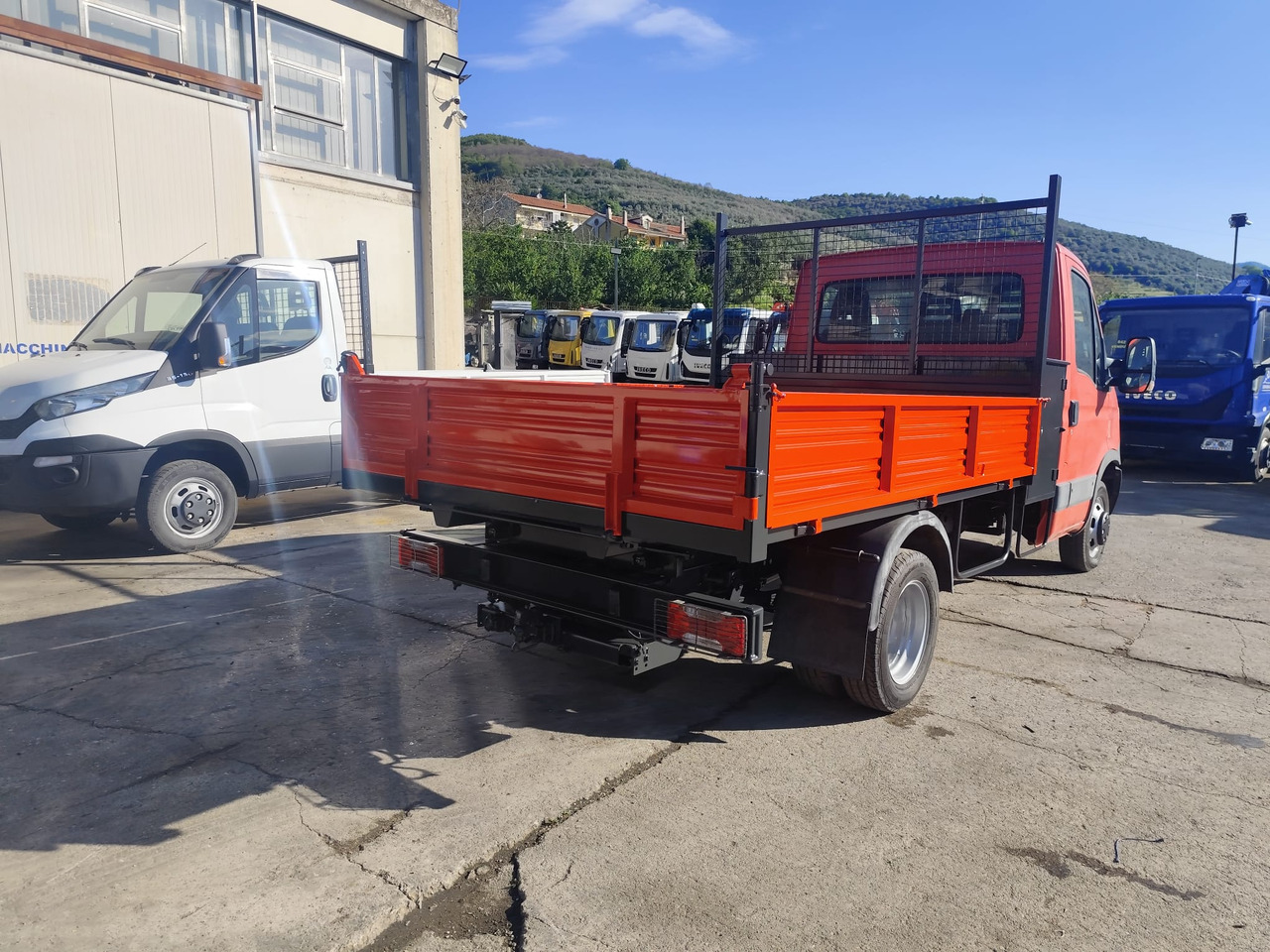 Tipper van IVECO DAILY 35C13: picture 16