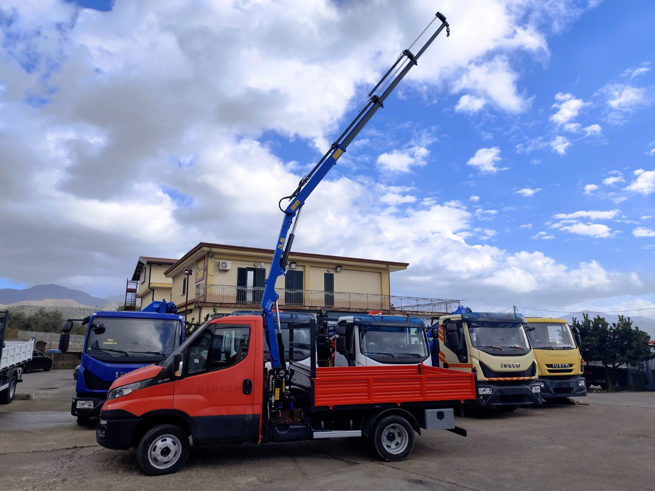 IVECO DAILY 35C13 - Crane truck: picture 5 IVECO DAILY 35C13 - Crane truck: picture 5