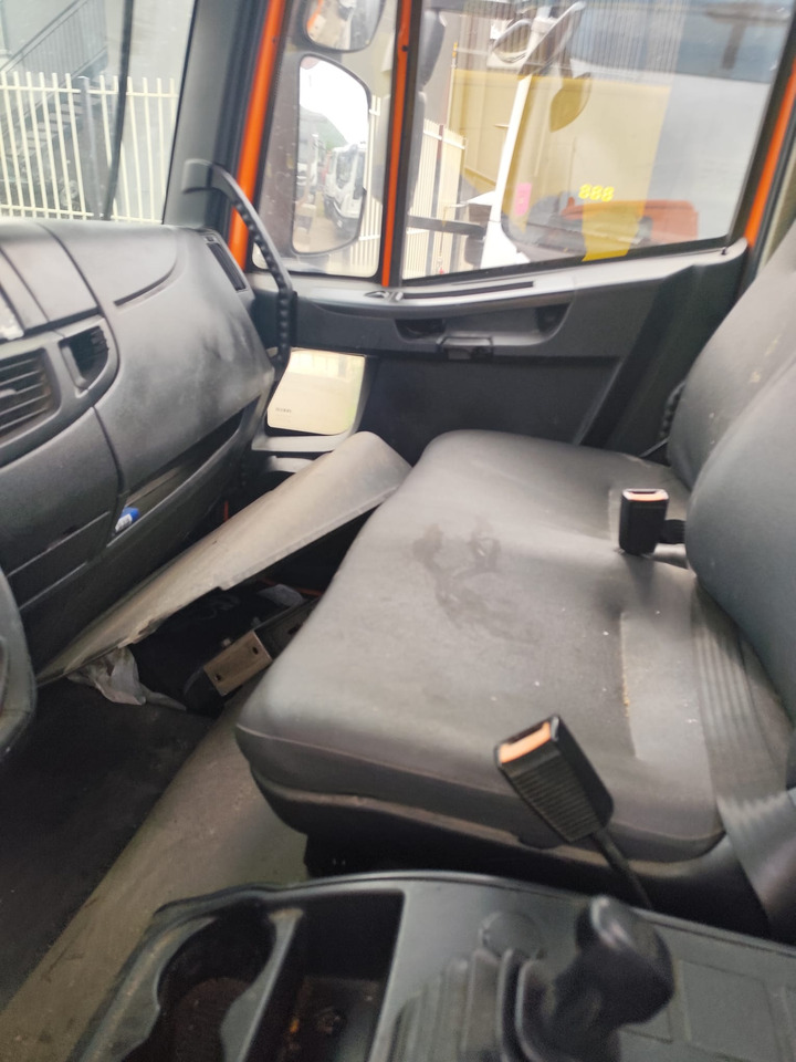 IVECO EUROCARGO 120-190L - Cab chassis truck: picture 3 IVECO EUROCARGO 120-190L - Cab chassis truck: picture 3