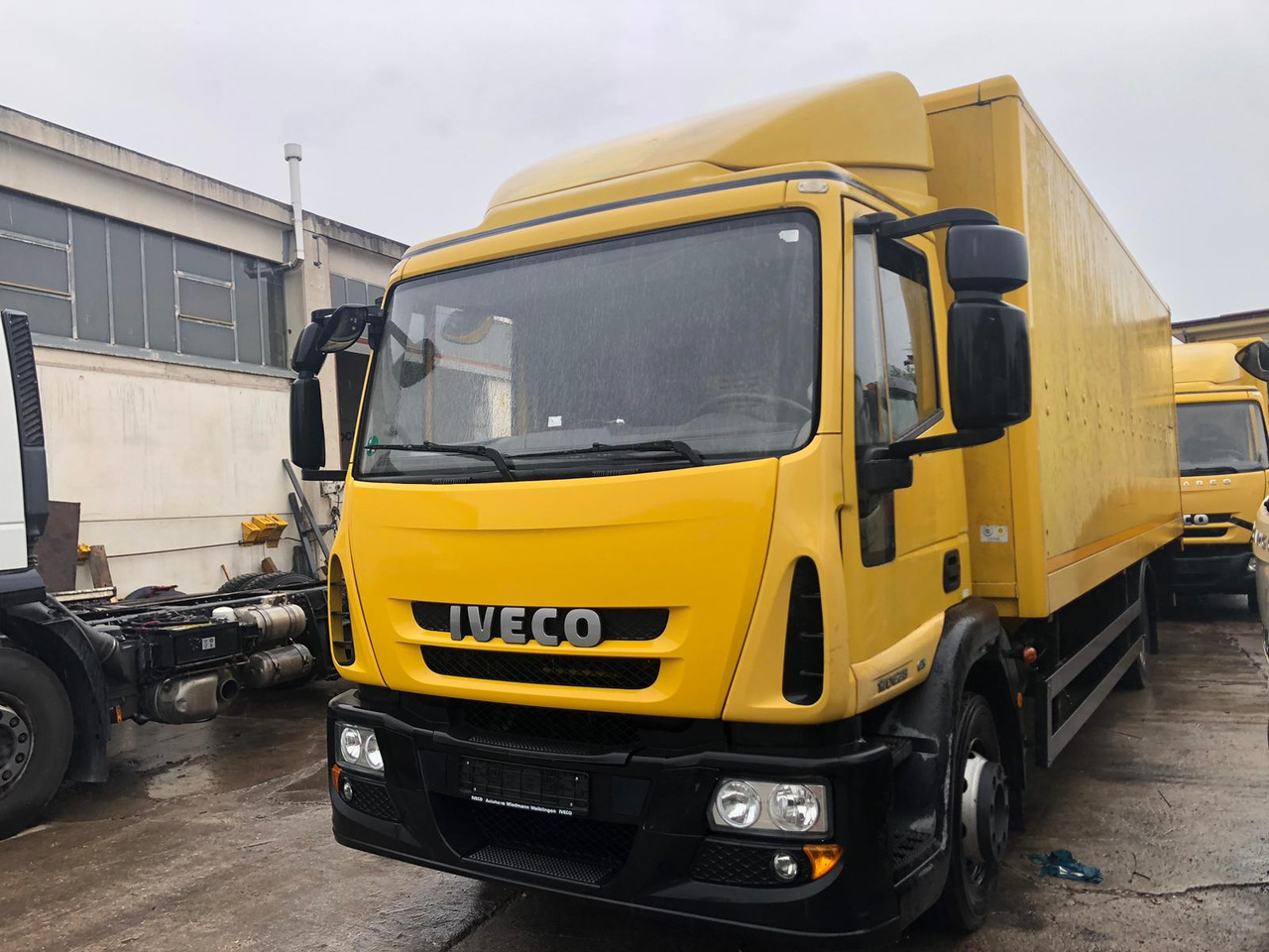IVECO EUROCARGO 120E28P - Cab chassis truck: picture 2 IVECO EUROCARGO 120E28P - Cab chassis truck: picture 2