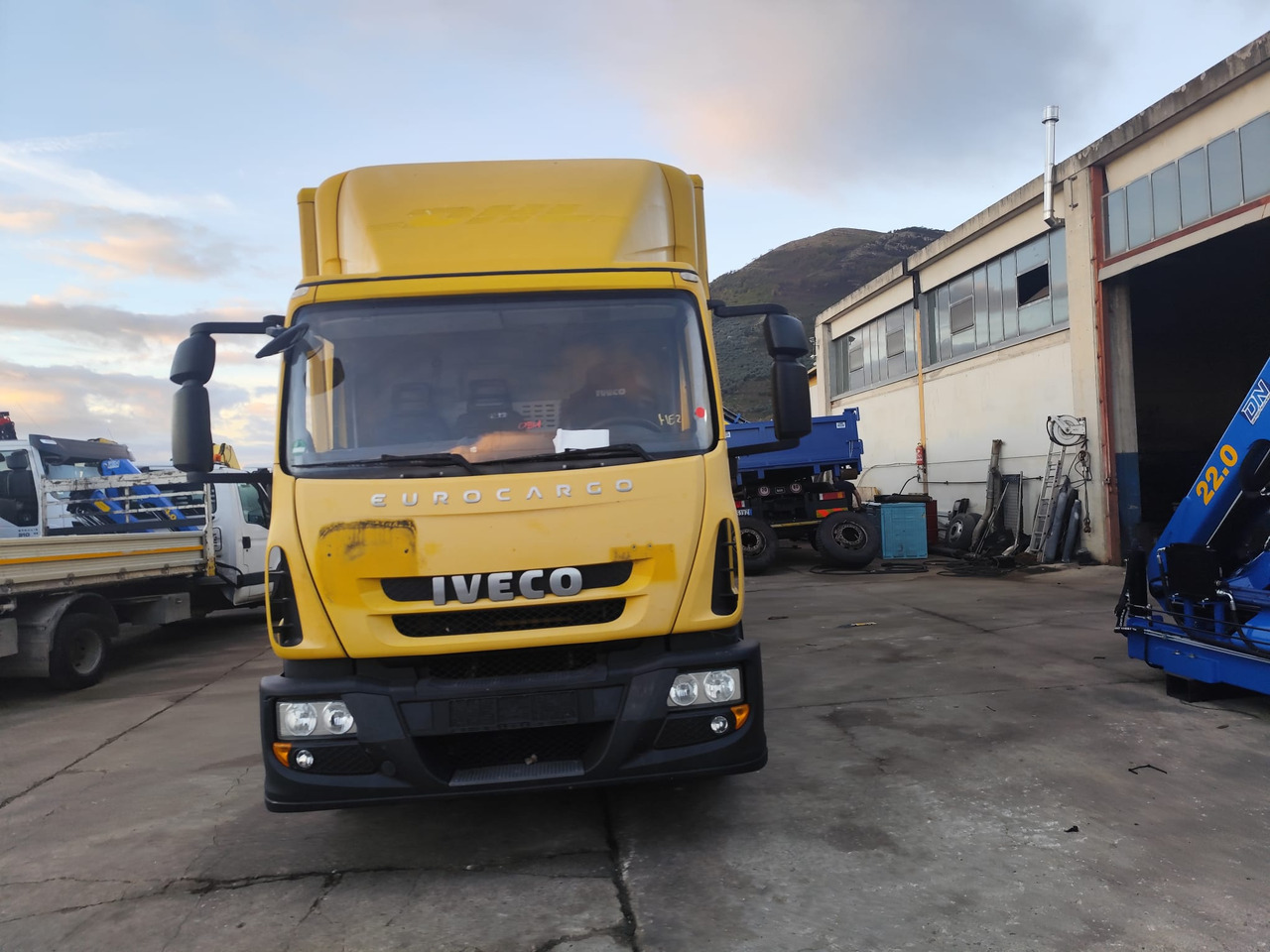 IVECO EUROCARGO 120E28P - Cab chassis truck: picture 5 IVECO EUROCARGO 120E28P - Cab chassis truck: picture 5