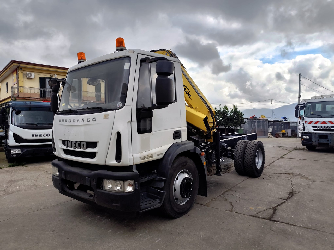 IVECO EUROCARGO 160E28 - Crane truck: picture 1 IVECO EUROCARGO 160E28 - Crane truck: picture 1