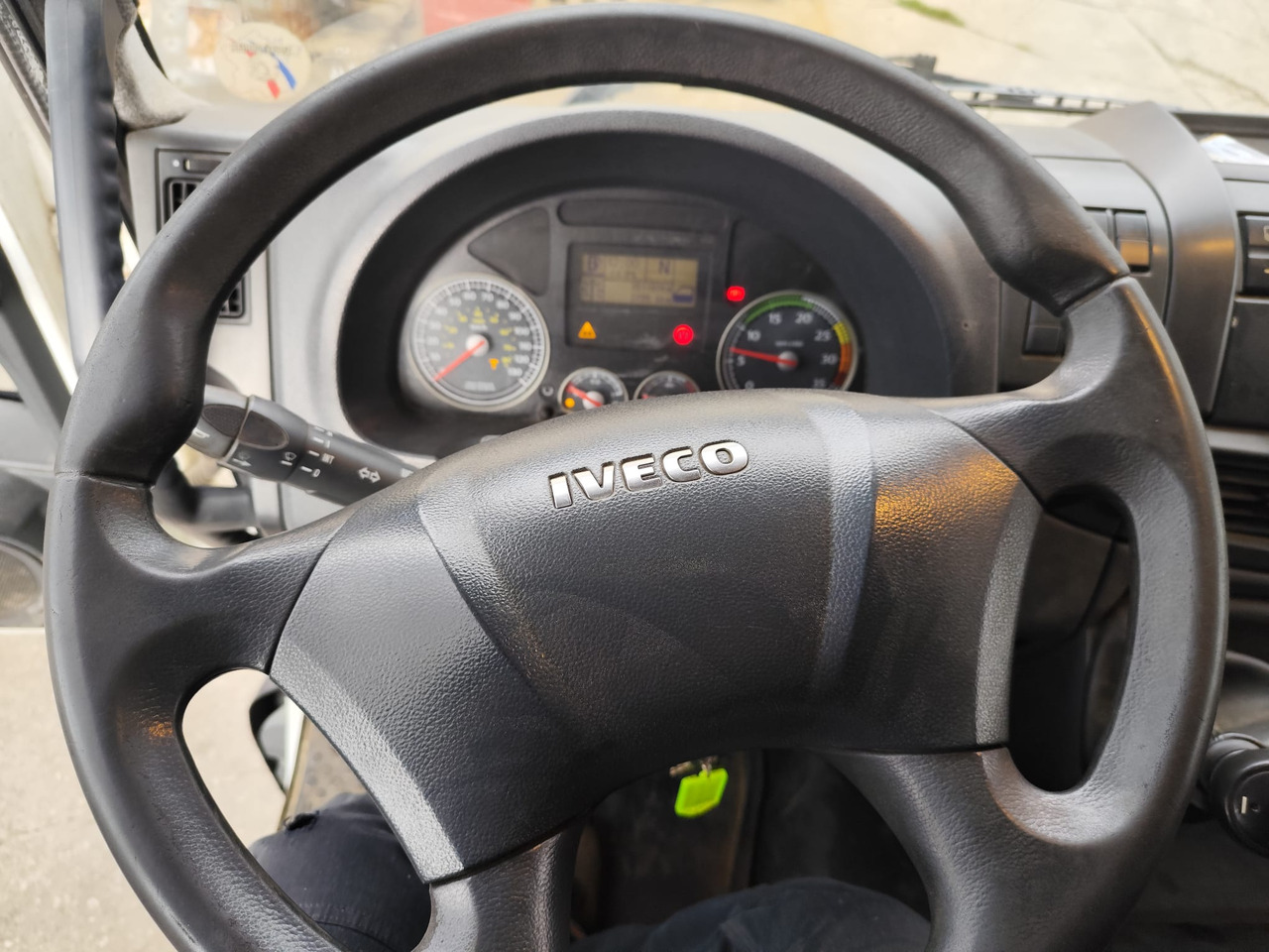 IVECO EUROCARGO 160E28 - Crane truck: picture 5 IVECO EUROCARGO 160E28 - Crane truck: picture 5