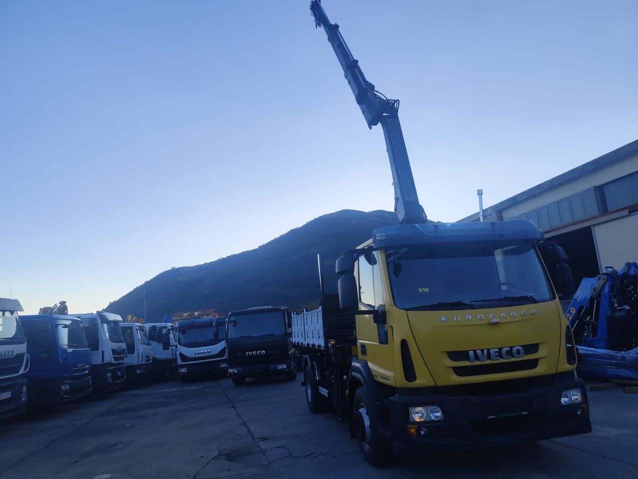 IVECO EUROCARGO 160E30 - Crane truck: picture 3 IVECO EUROCARGO 160E30 - Crane truck: picture 3