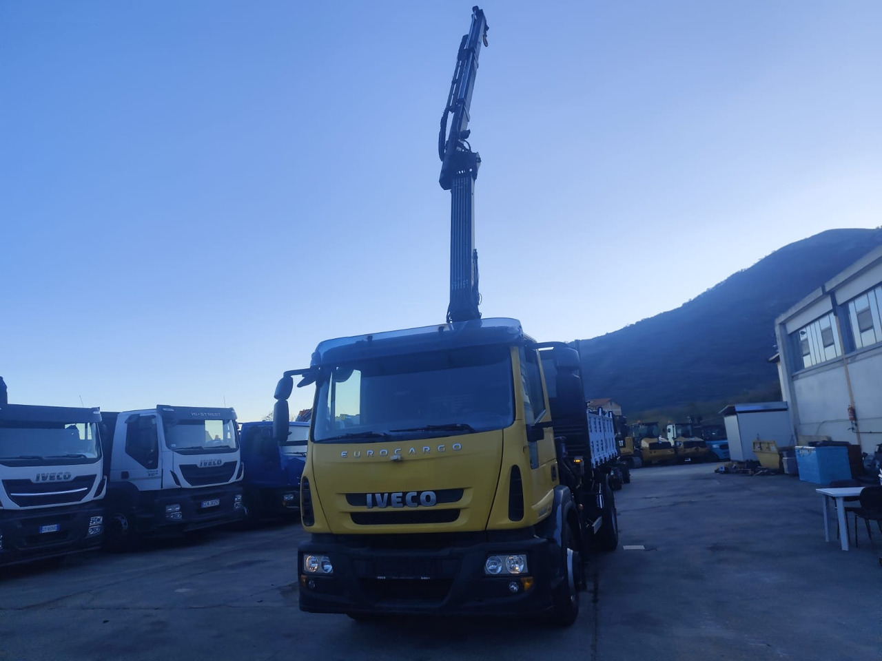 IVECO EUROCARGO 160E30 - Crane truck: picture 5 IVECO EUROCARGO 160E30 - Crane truck: picture 5