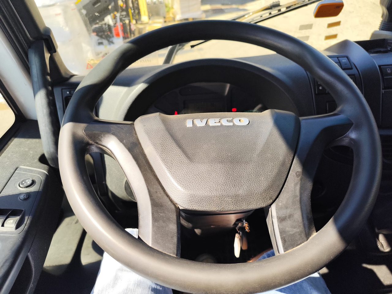 IVECO EUROCARGO 180-250 - Hook lift truck, Crane truck: picture 4 IVECO EUROCARGO 180-250 - Hook lift truck, Crane truck: picture 4