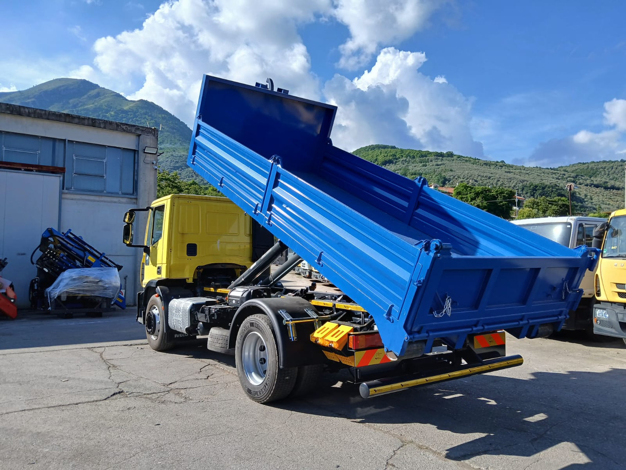 IVECO EUROCARGO 190EL25 - Hook lift truck: picture 3 IVECO EUROCARGO 190EL25 - Hook lift truck: picture 3