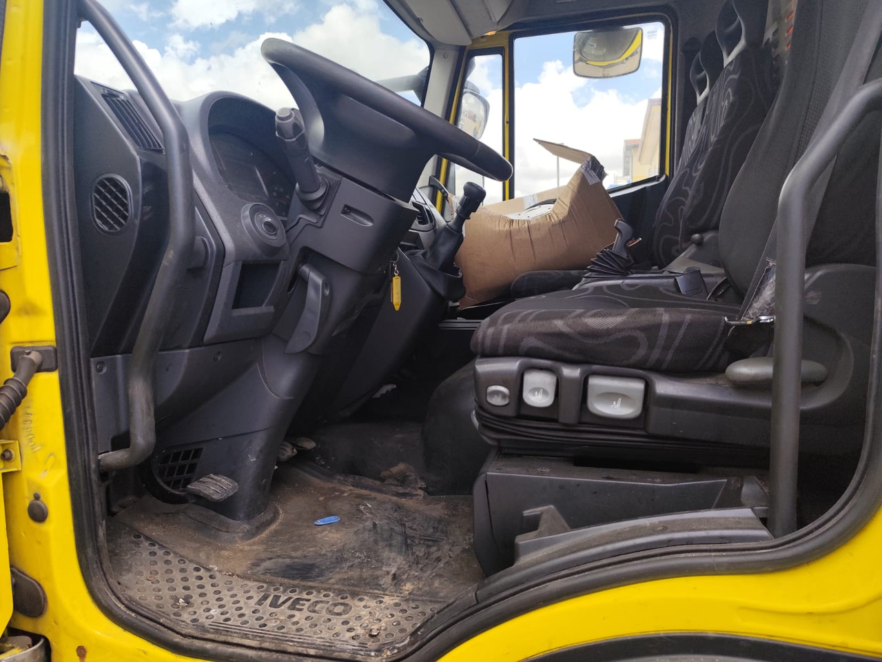 IVECO EUROCARGO 190EL25 - Hook lift truck: picture 5 IVECO EUROCARGO 190EL25 - Hook lift truck: picture 5