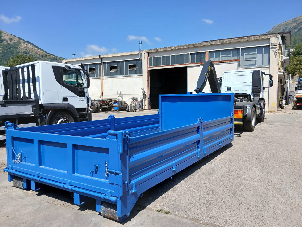 IVECO EUROCARGO 190EL25 - Hook lift truck: picture 3 IVECO EUROCARGO 190EL25 - Hook lift truck: picture 3