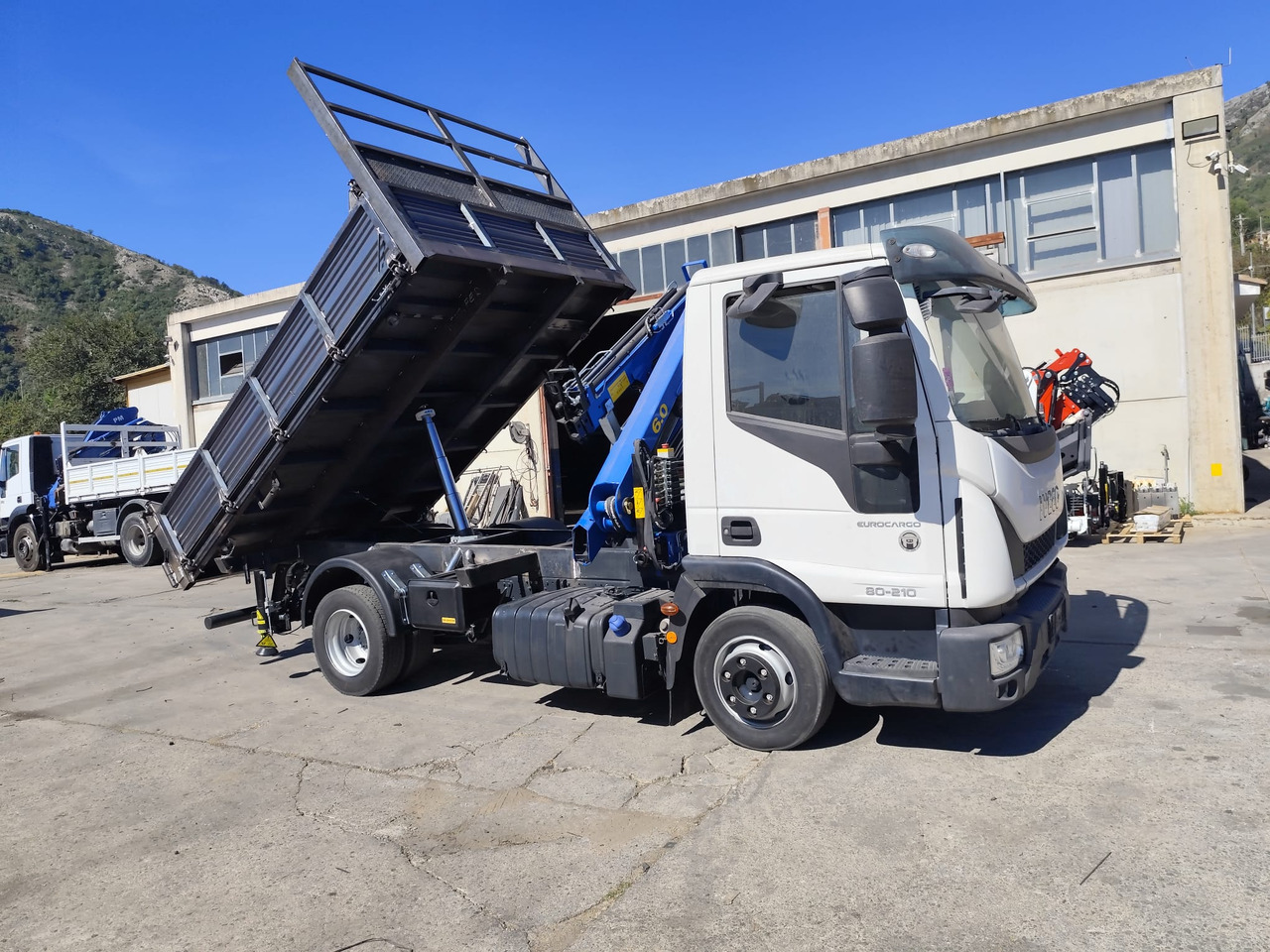 IVECO EUROCARGO 80-210 - Crane truck: picture 3 IVECO EUROCARGO 80-210 - Crane truck: picture 3