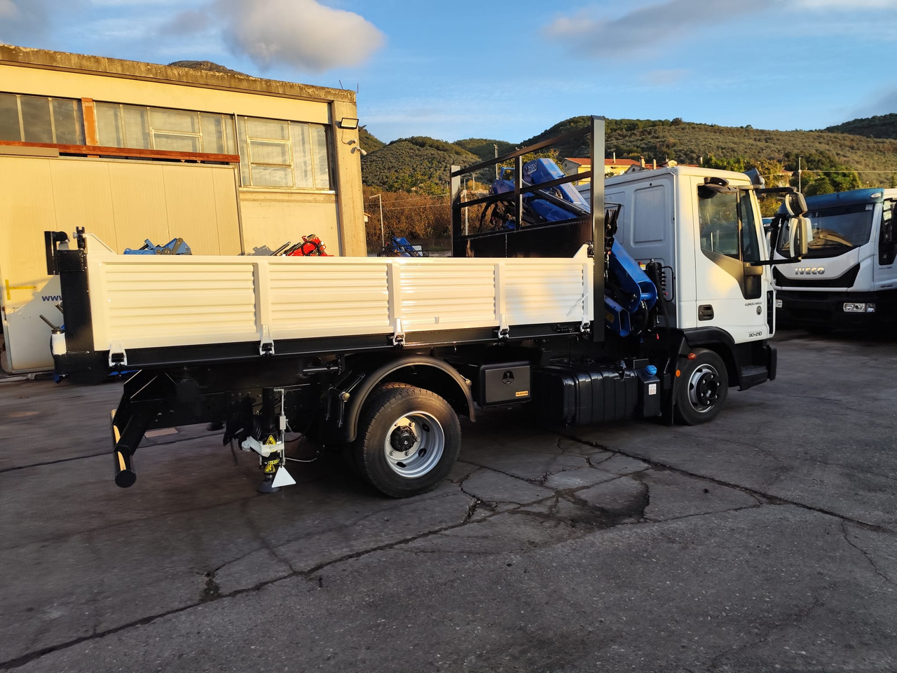 Crane truck, Tipper IVECO EUROCARGO 80-210: picture 47 Crane truck, Tipper IVECO EUROCARGO 80-210: picture 47