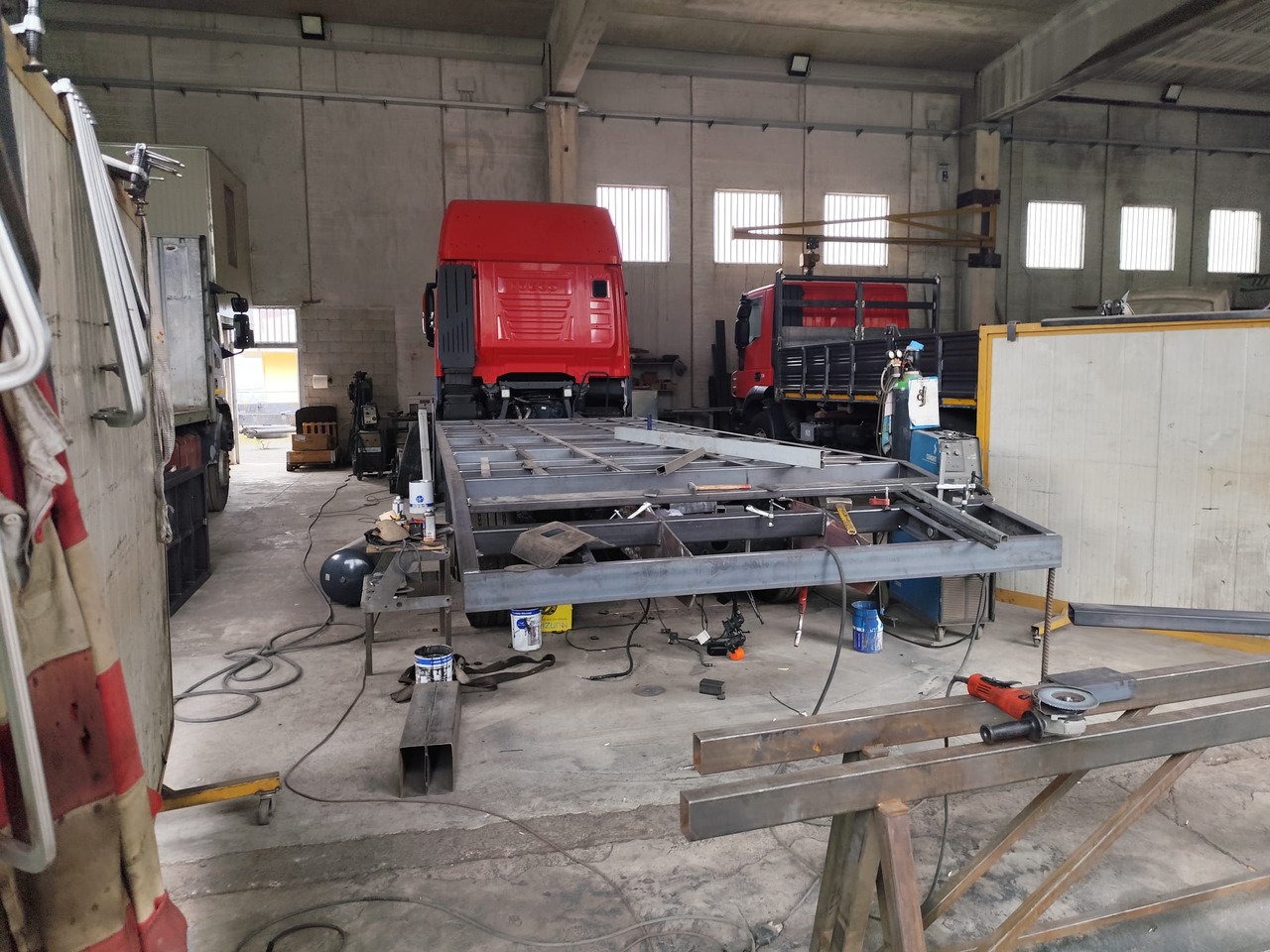 IVECO S-WAY AS260S48 Y - Dropside/ Flatbed truck: picture 2 IVECO S-WAY AS260S48 Y - Dropside/ Flatbed truck: picture 2