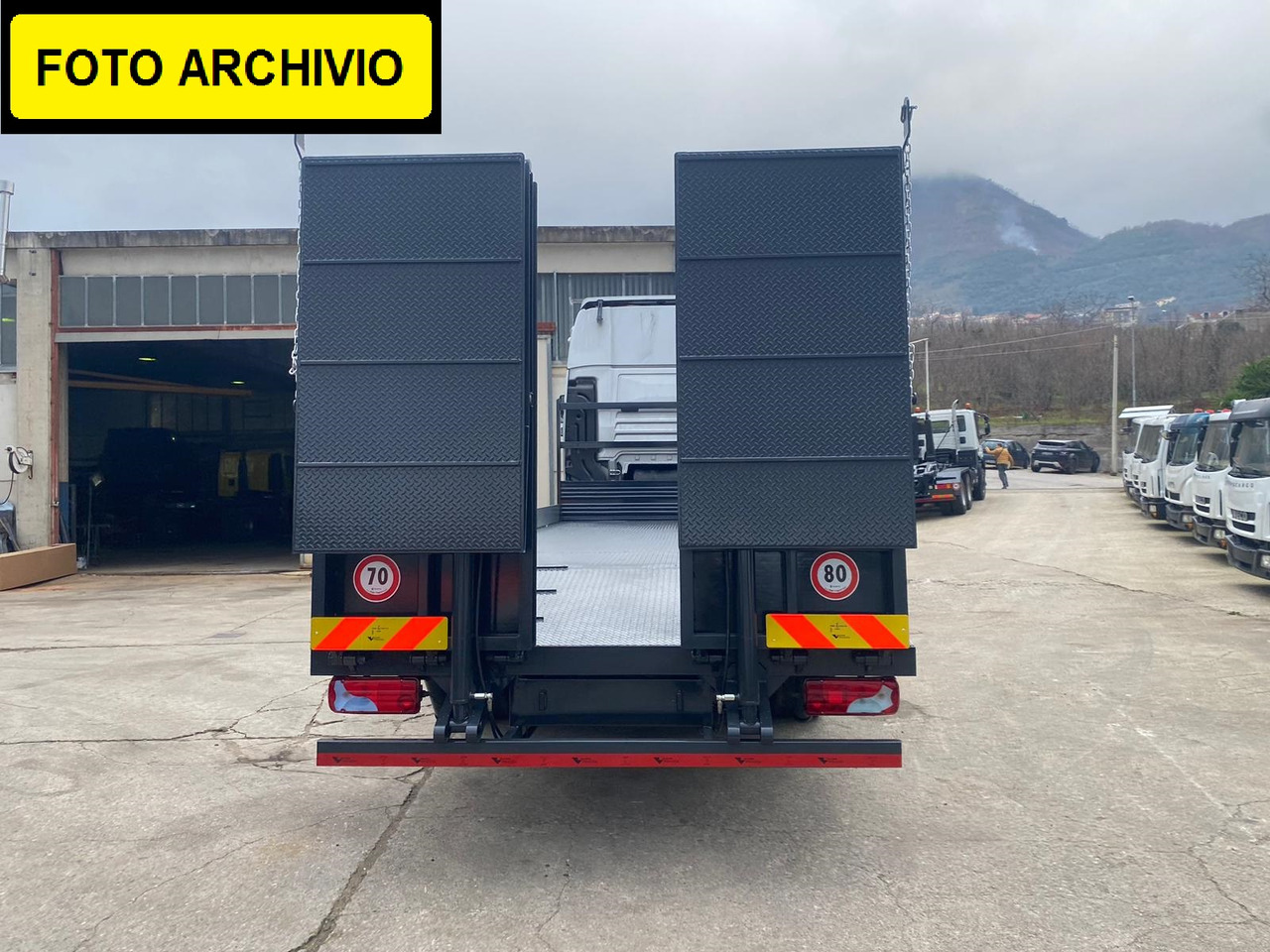 IVECO STRALIS 260S40 - Dropside/ Flatbed truck: picture 2 IVECO STRALIS 260S40 - Dropside/ Flatbed truck: picture 2