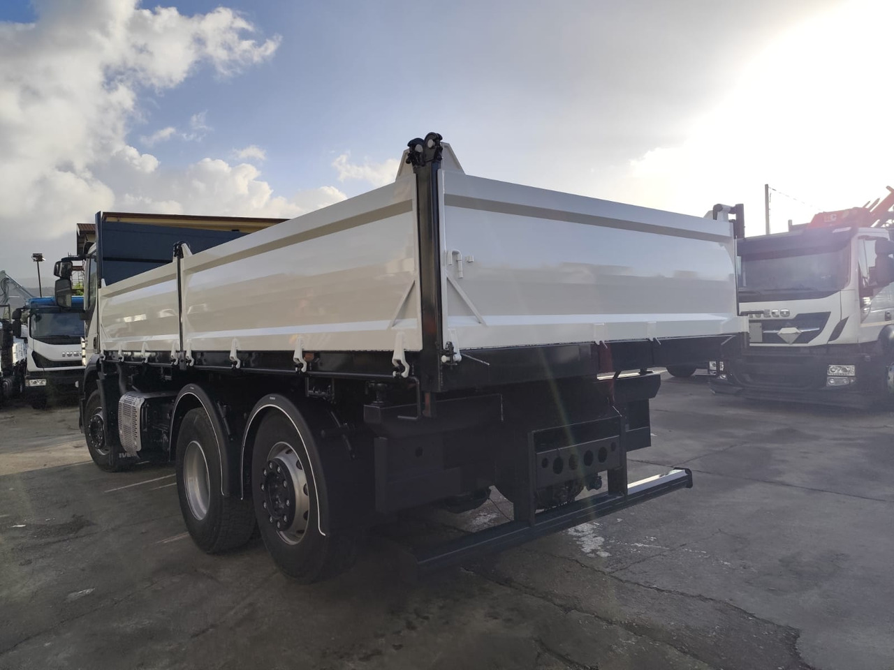 IVECO STRALIS AD 260S31 - Tipper: picture 2 IVECO STRALIS AD 260S31 - Tipper: picture 2