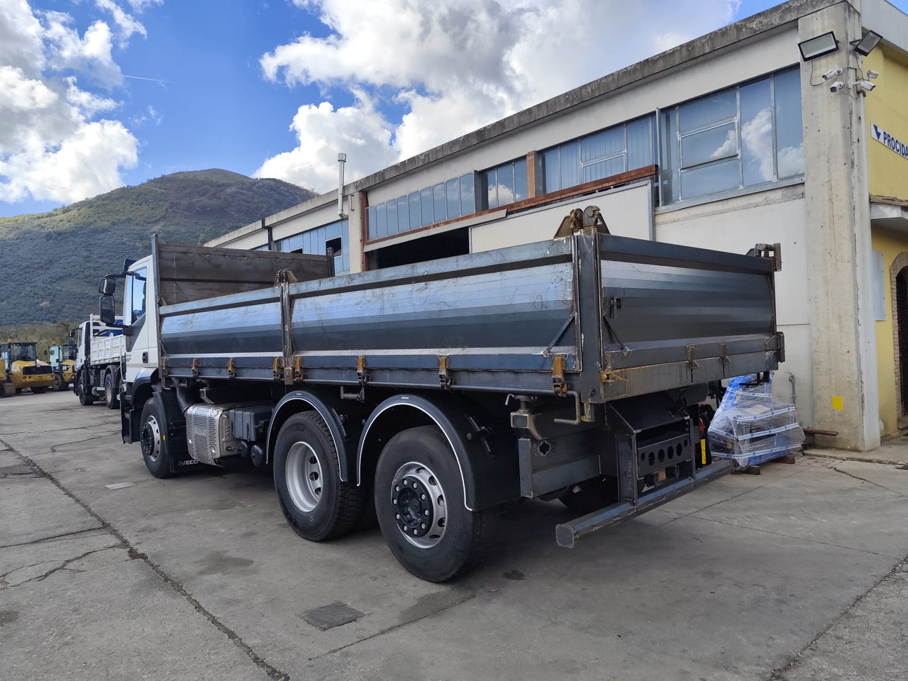 IVECO STRALIS AD 260S31 XP - Tipper: picture 4 IVECO STRALIS AD 260S31 XP - Tipper: picture 4