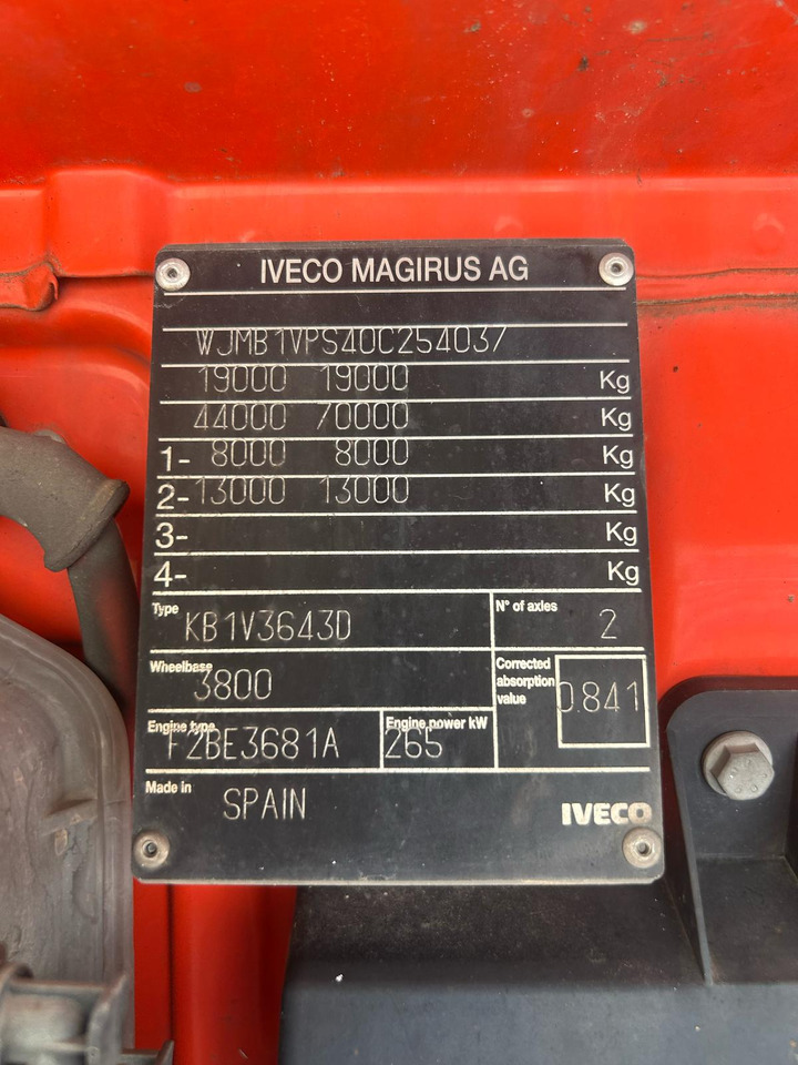 IVECO TRAKKER 190T36 - Crane truck: picture 2 IVECO TRAKKER 190T36 - Crane truck: picture 2