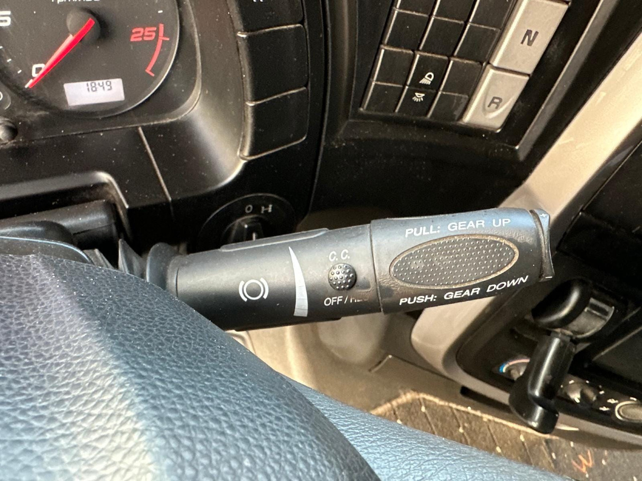 STRALIS 260S42 - Curtainsider truck: picture 3 STRALIS 260S42 - Curtainsider truck: picture 3