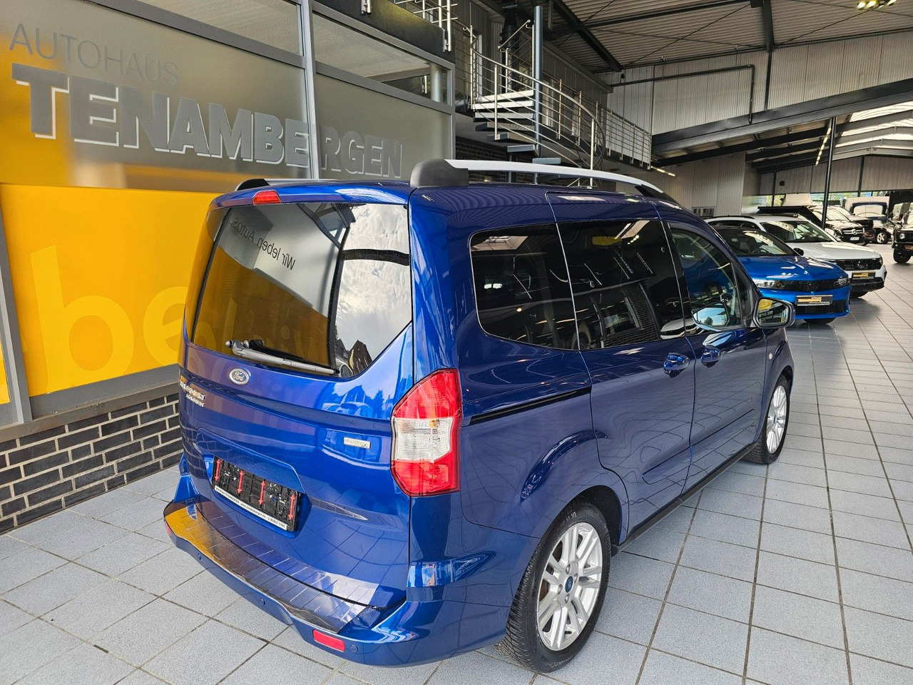 Ford Tourneo Courier Titanium behzb. Windschutzschei - Passenger van: picture 3 Ford Tourneo Courier Titanium behzb. Windschutzschei - Passenger van: picture 3