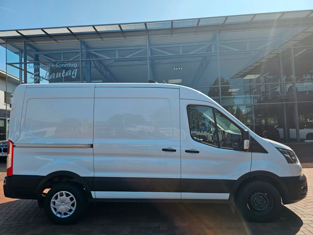 Ford Transit Kasten 350 L2H2 Trend Rückfahrkamera PDC - Panel van: picture 4 Ford Transit Kasten 350 L2H2 Trend Rückfahrkamera PDC - Panel van: picture 4