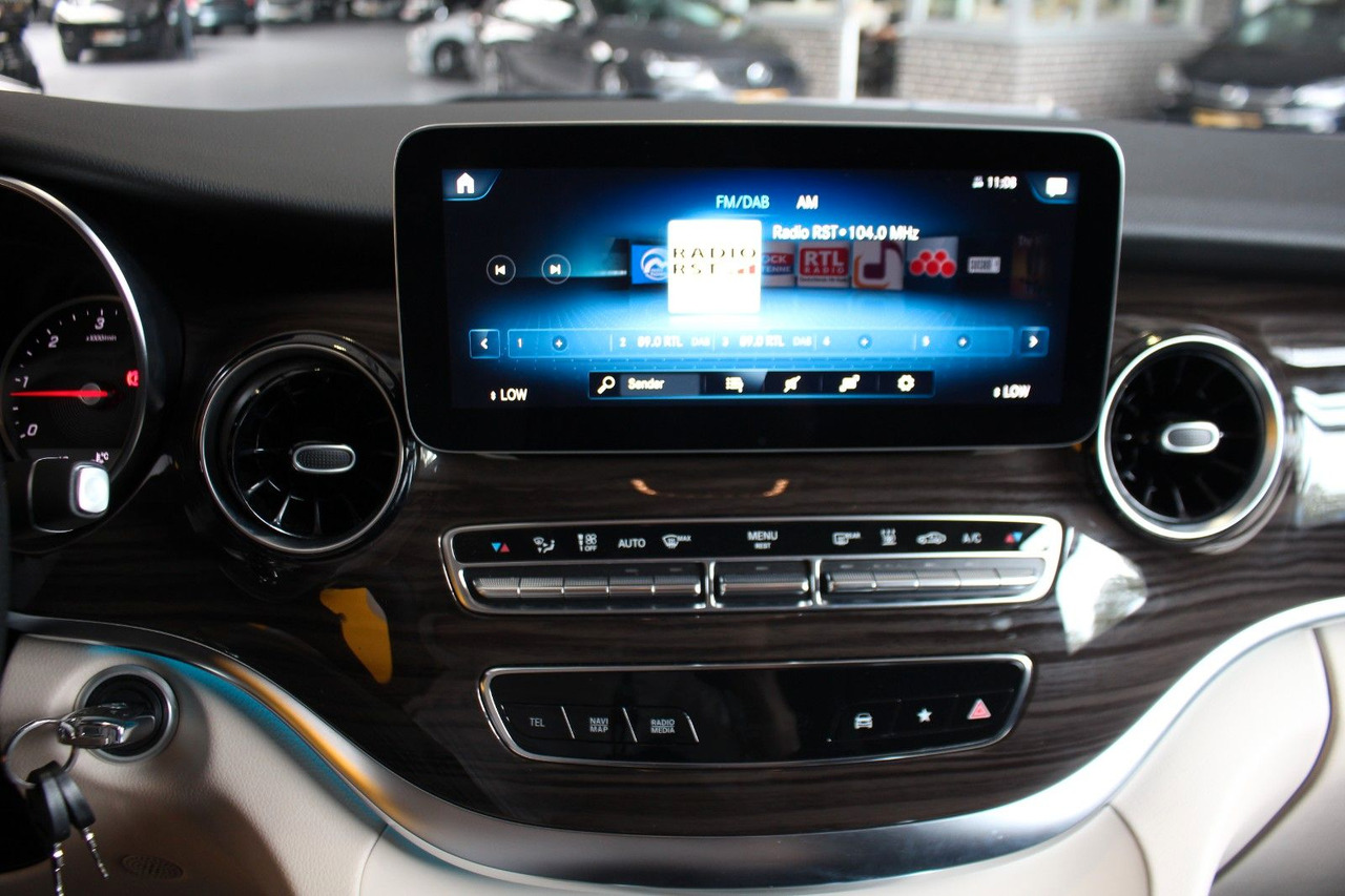 Passenger van Mercedes-Benz V 300 Marco Polo Lang 4Matic LED Easy-Up ACC AHK: picture 7