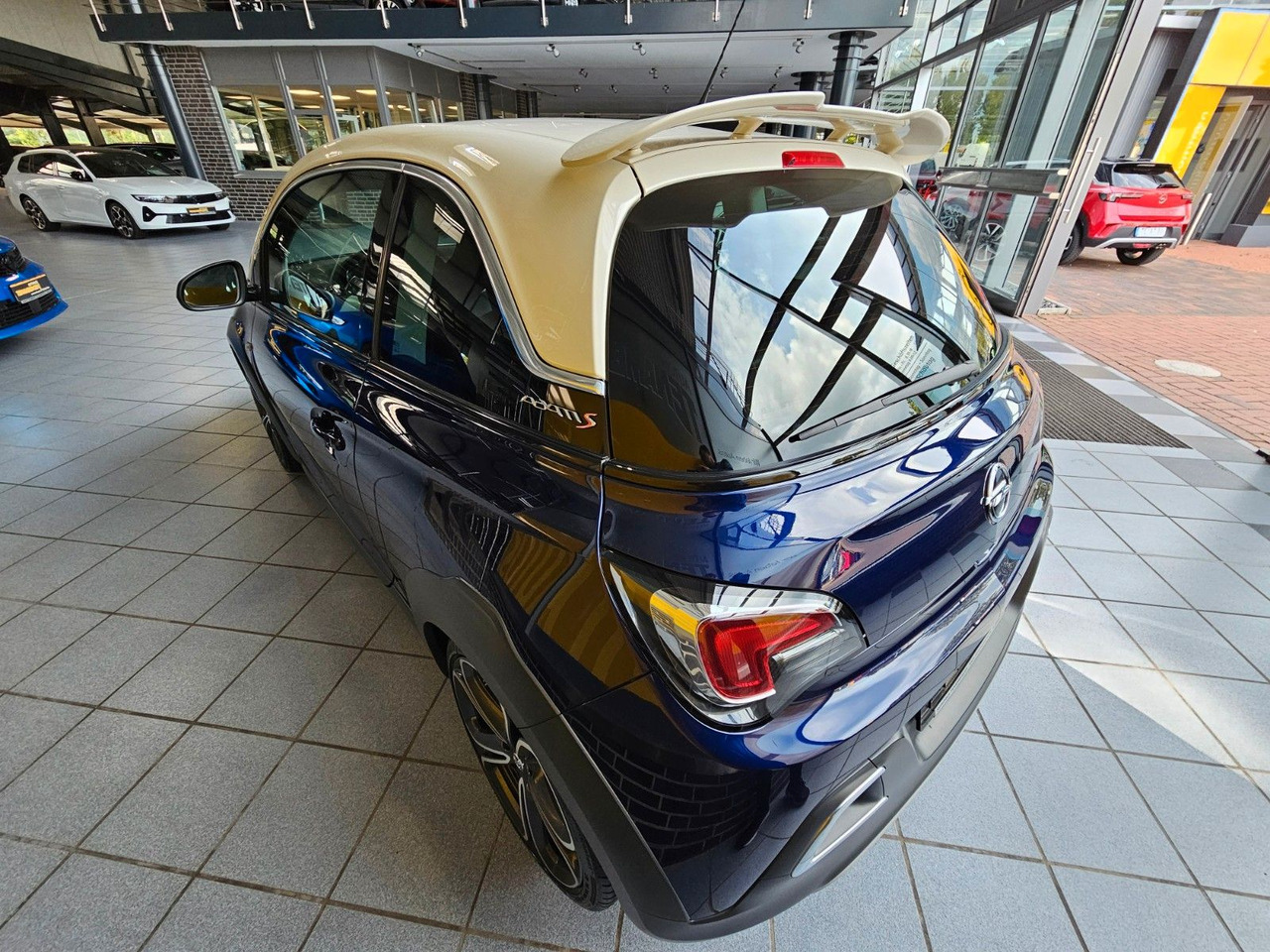 Opel Adam Rocks S Recaro Leder Infinity 18" - Car: picture 4 Opel Adam Rocks S Recaro Leder Infinity 18" - Car: picture 4