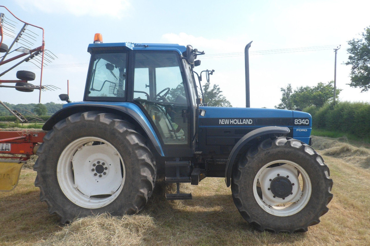 NEW HOLLAND 8340 - Farm tractor: picture 4 NEW HOLLAND 8340 - Farm tractor: picture 4