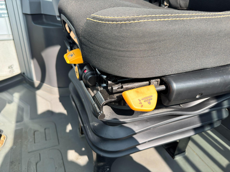 Wheel loader JCB 413 2.800h: picture 19