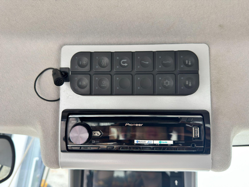 Wheel loader JCB 413 2.800h: picture 17