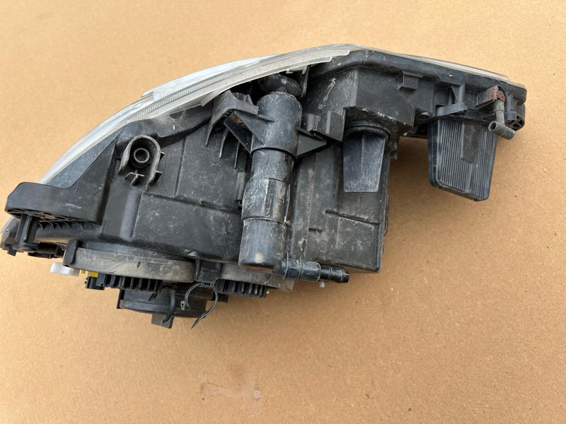 DAF XF106 - Headlight: picture 3 DAF XF106 - Headlight: picture 3