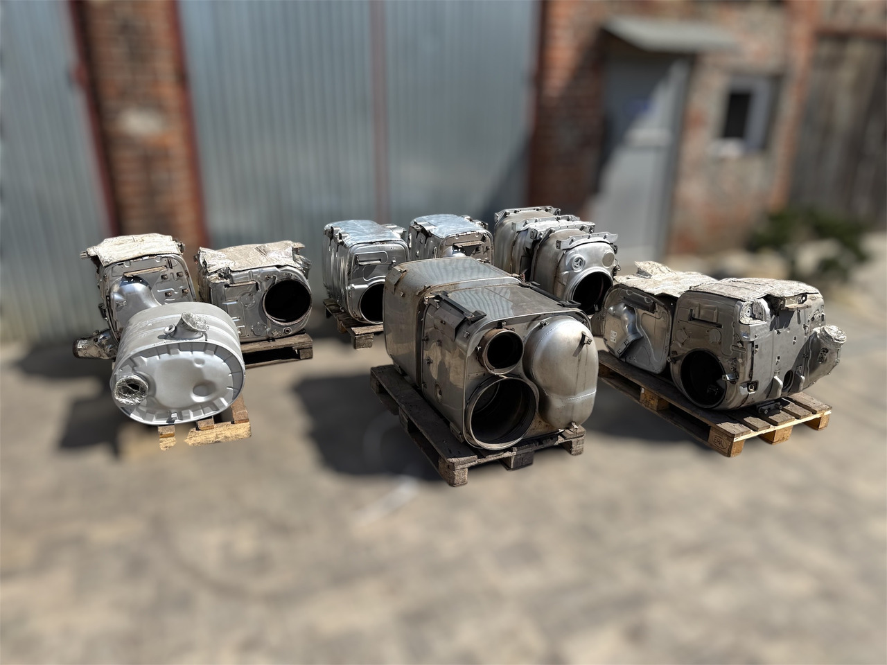 Catalyst exhaust SCR DPF DOC DAF MAN VOLVO SCANIA RENAULT XF 106 XG XG+ TGX TGS FH13 - Catalytic converter: picture 1 Catalyst exhaust SCR DPF DOC DAF MAN VOLVO SCANIA RENAULT XF 106 XG XG+ TGX TGS FH13 - Catalytic converter: picture 1