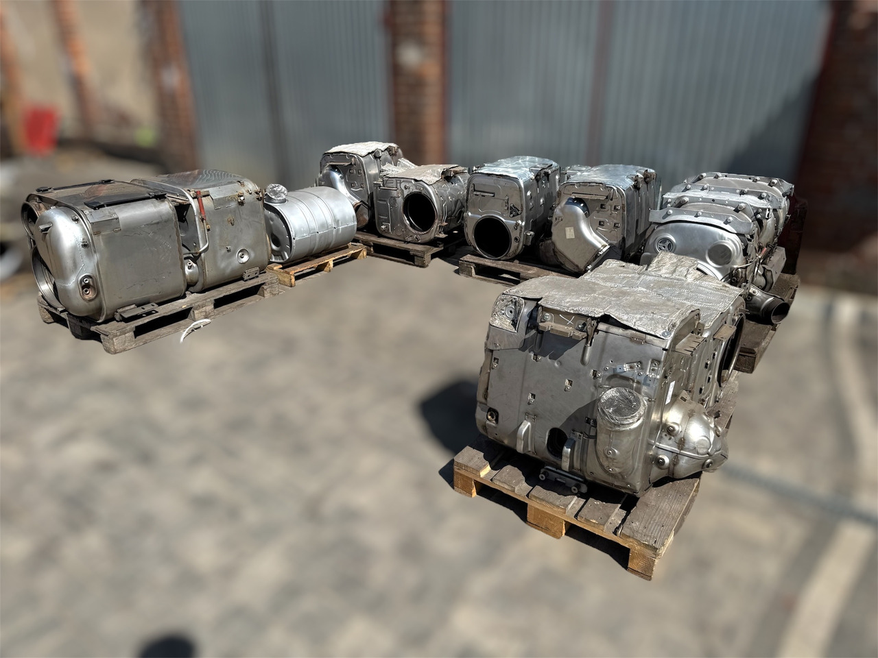Catalyst exhaust SCR DPF DOC DAF MAN VOLVO SCANIA RENAULT XF 106 XG XG+ TGX TGS FH13 - Catalytic converter: picture 2 Catalyst exhaust SCR DPF DOC DAF MAN VOLVO SCANIA RENAULT XF 106 XG XG+ TGX TGS FH13 - Catalytic converter: picture 2