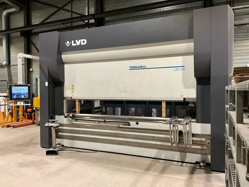 LVD TC 135/30 - Metalworking machinery: picture 1 LVD TC 135/30 - Metalworking machinery: picture 1
