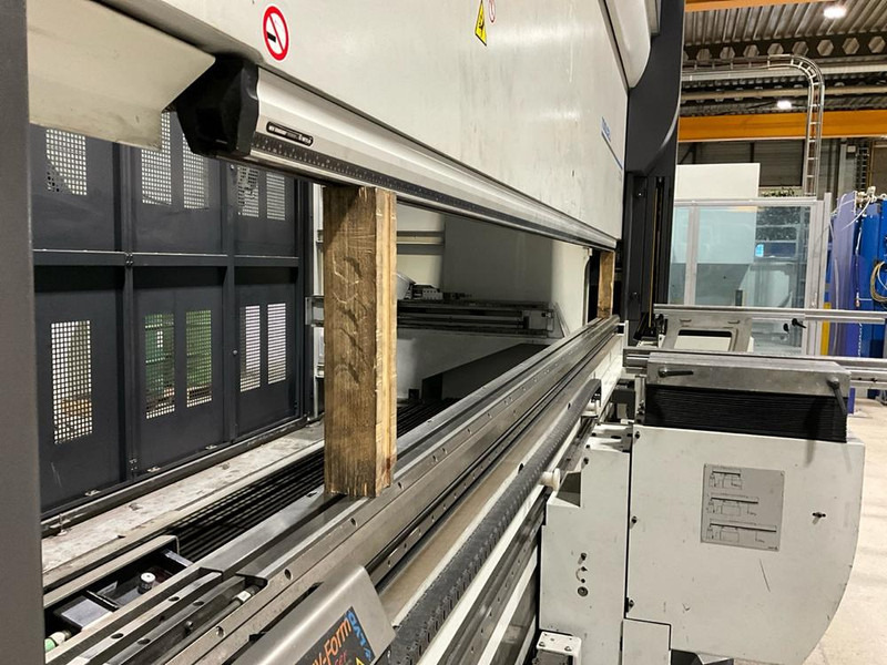 LVD TC 220/40 - Metalworking machinery: picture 5 LVD TC 220/40 - Metalworking machinery: picture 5