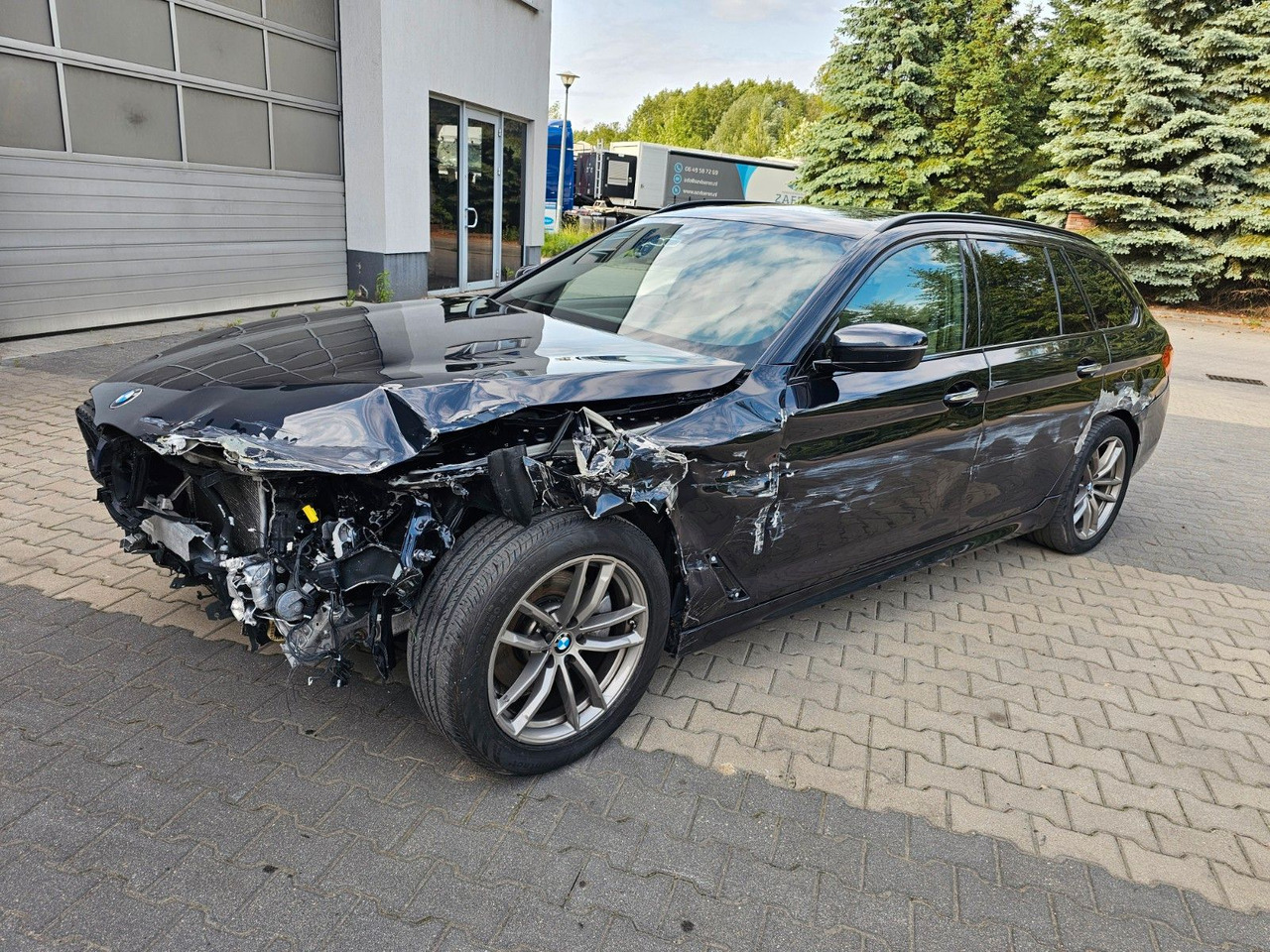 BMW 520 d M Packet Luftsitze Harman-K TOP Ausstatt. - Car: picture 2 BMW 520 d M Packet Luftsitze Harman-K TOP Ausstatt. - Car: picture 2