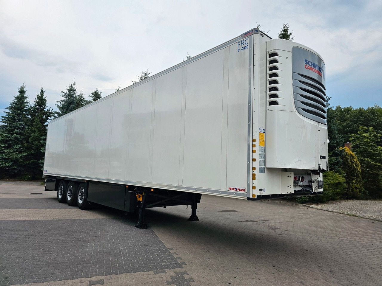 Schmitz Cargobull SKO24/L FP COOL V7 DOPPELSTOCK / Leicht unfall - Refrigerator semi-trailer: picture 1 Schmitz Cargobull SKO24/L FP COOL V7 DOPPELSTOCK / Leicht unfall - Refrigerator semi-trailer: picture 1