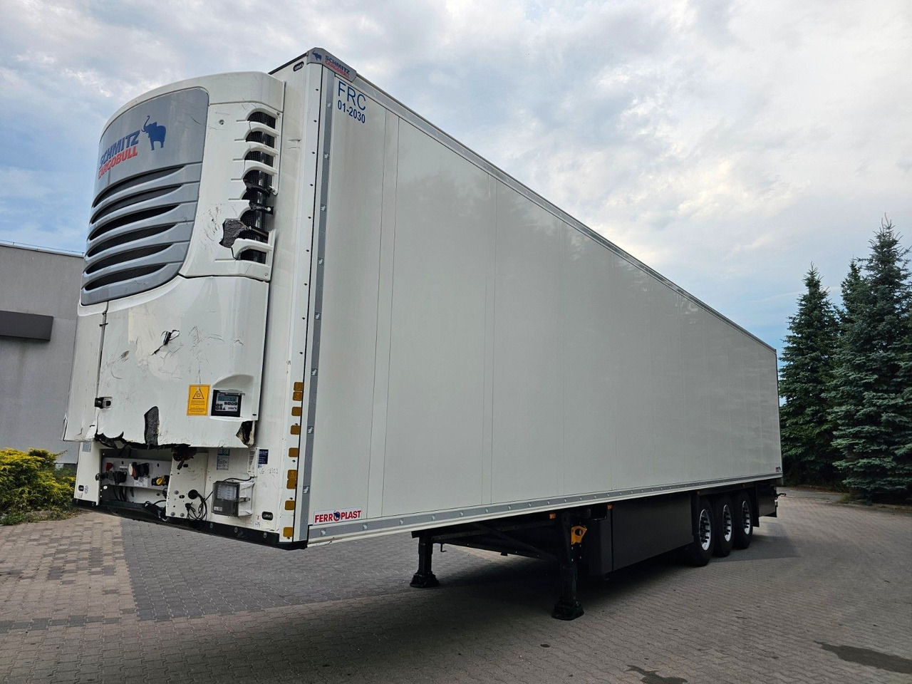 Schmitz Cargobull SKO24/L FP COOL V7 DOPPELSTOCK / Leicht unfall - Refrigerator semi-trailer: picture 2 Schmitz Cargobull SKO24/L FP COOL V7 DOPPELSTOCK / Leicht unfall - Refrigerator semi-trailer: picture 2